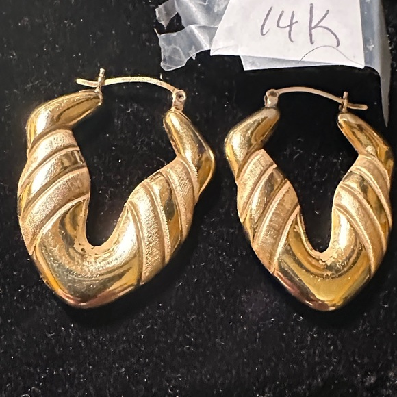14 KARAT Gold Hoop Earrings 4.5 Grams - Picture 3 of 9